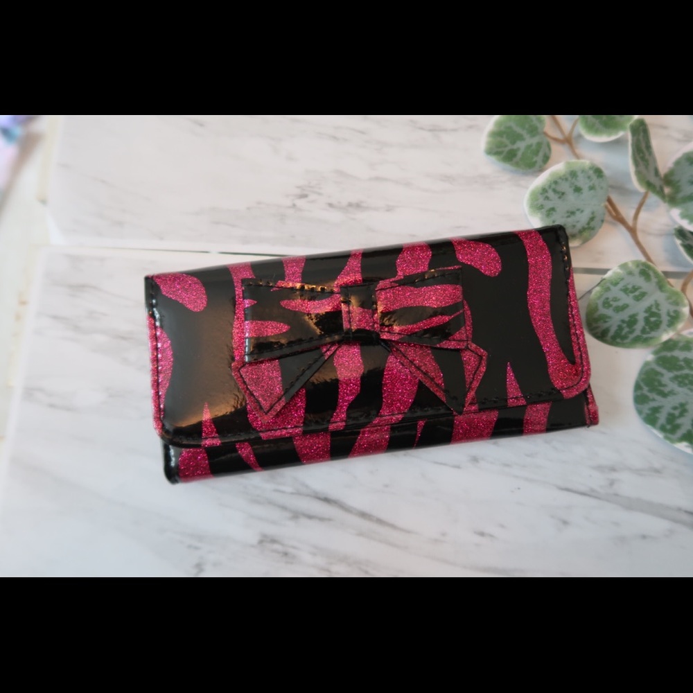 claire’s wallet